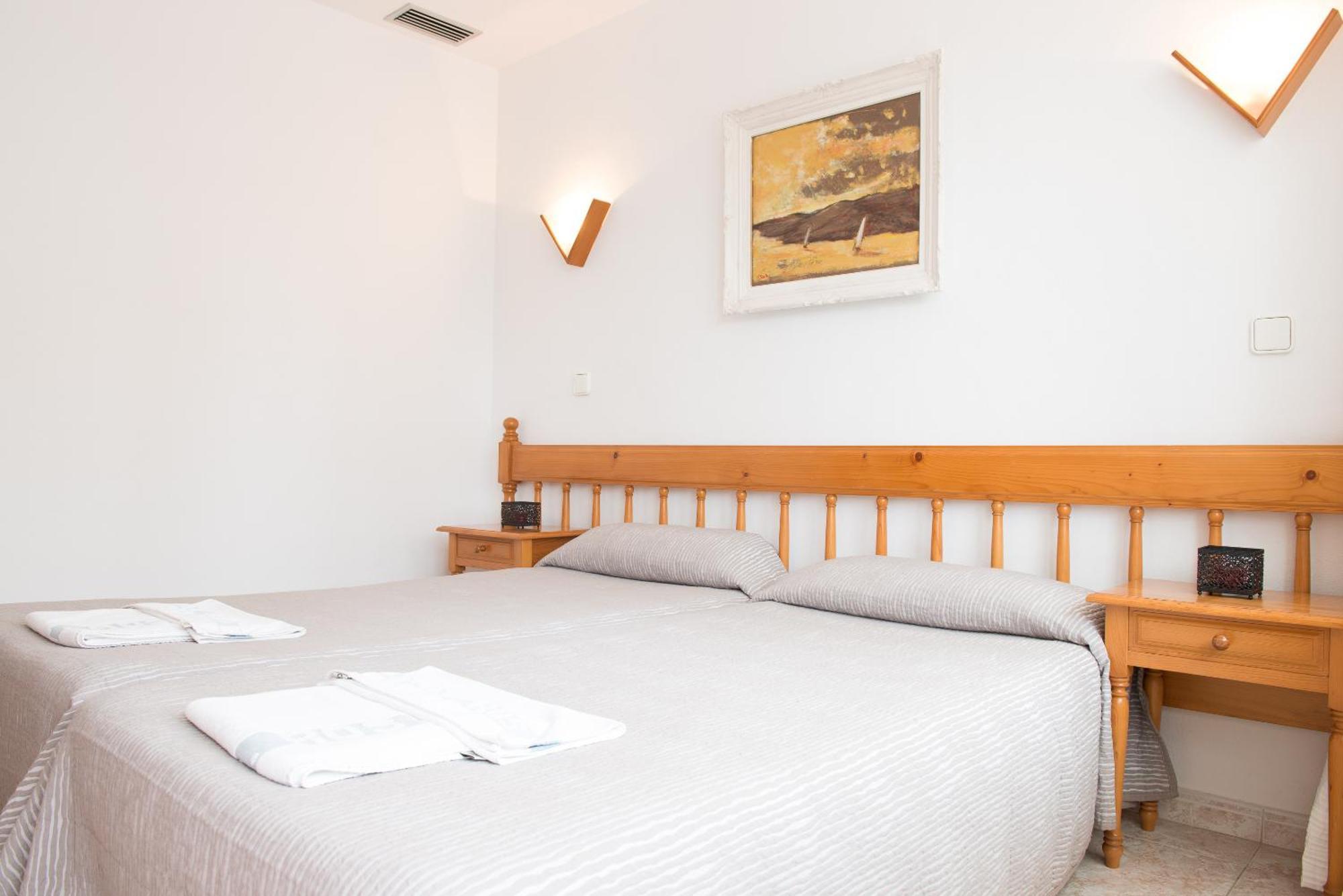 Pierre & Vacances Ros Ibiza Santa Eularia des Riu Rom bilde